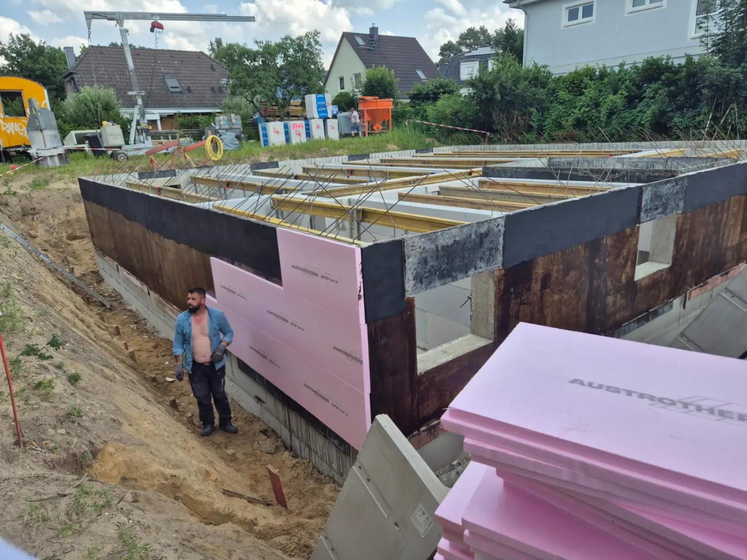 Fertigstellung Bodenplatte und Rohbaubeginn durch Triwex immobilien und Baumanagement GmbH